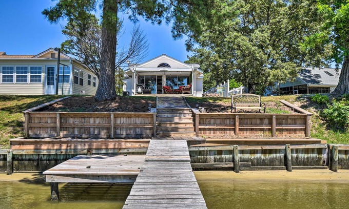 Deltaville Cottage | 117 m² Cabin ∙ 2 bedrooms ∙ 8 guests