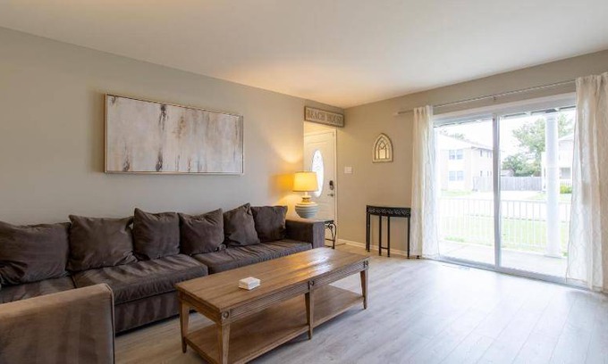 Southend Apartment | 121 m² Apartment ∙ 3 bedrooms ∙ 7 guests