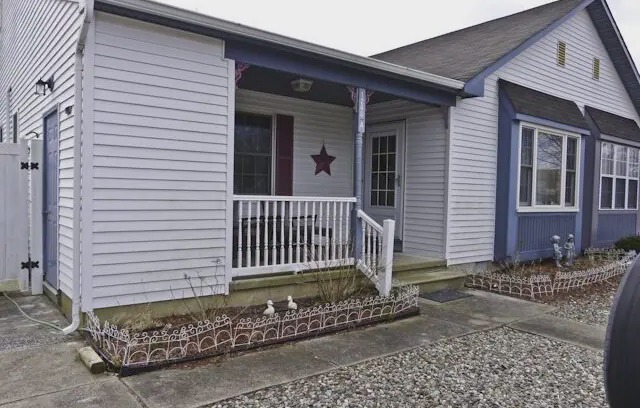 Village Green House | 1240 A Vermont Ave! 2 BR/1.5 BA Sleeps 4