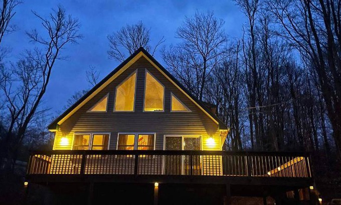 Thornhurst Ski Chalet | 130 m² Chalet ∙ 3 bedrooms ∙ 10 guests
