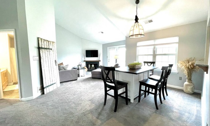 Reading House | 130 m² House ∙ 2 bedrooms ∙ 1 guest