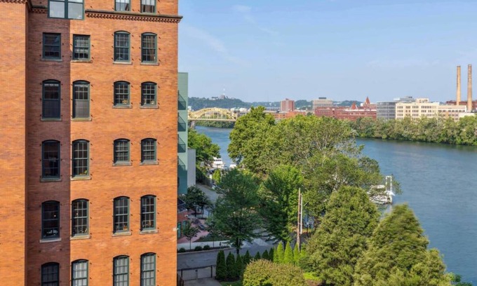 Strip District Apartment | 140 m² Apartment ∙ 2 bedrooms ∙ 6 guests