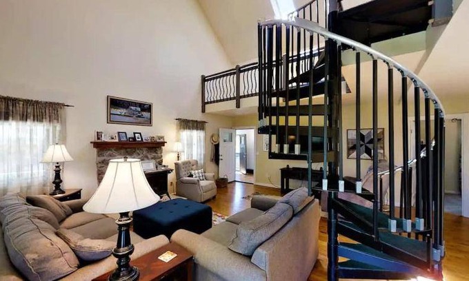Monterey House | 155 m² House ∙ 3 bedrooms ∙ 6 guests