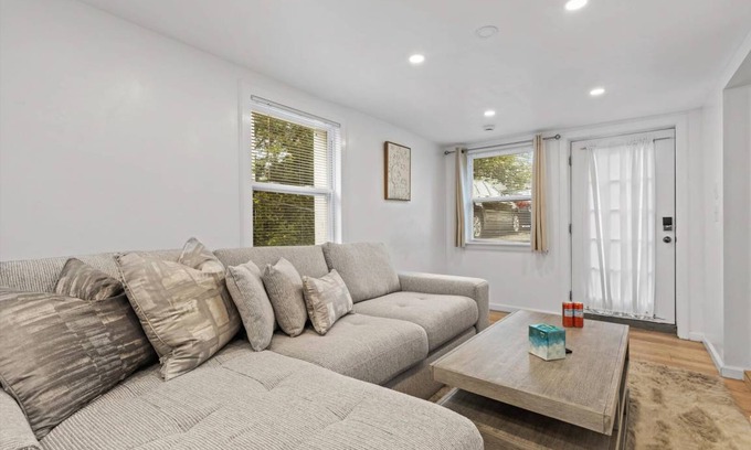 Silver Spring Apartment | 168 m² Apartment ∙ 1 bedroom ∙ 2 guests