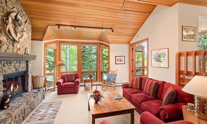Coffeyville House | 197 m² House ∙ 2 bedrooms ∙ 6 guests