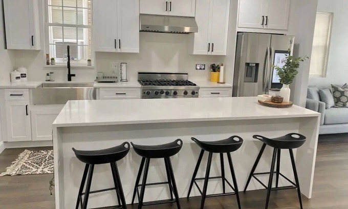 Elizabeth Apartment | 2 bedroom 2 bath - Near EWR NYC - laundry & Parking
