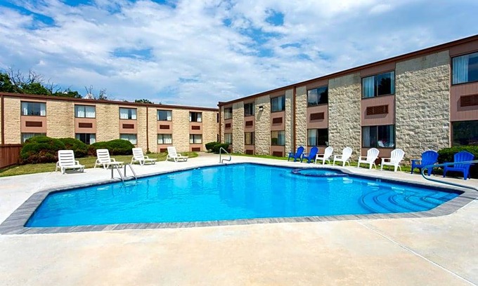 Hillsborough Hotel | 2-Star Hotel ∙ Days Inn by Wyndham Hillsborough