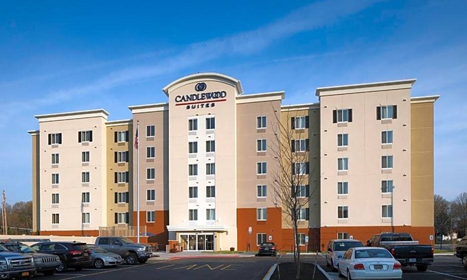 Yorkshire Hotel | 2-Star Hotel ∙ Candlewood Suites - Newark South - University Area, an IHG Hotel