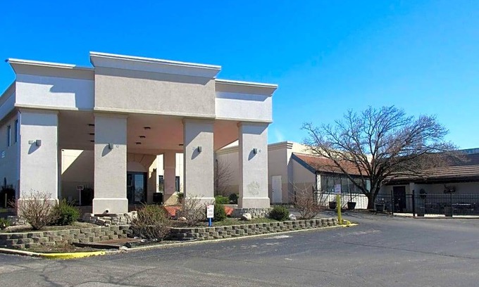 Roselawn Finance Hotel | 2-Star Hotel ∙ Quality Inn & Suites