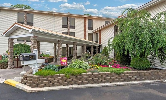 Milnesville Hotel | 2-Star Hotel ∙ Comfort Inn West Hazleton