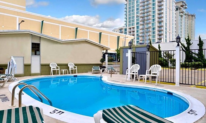 Northeast Virginia Beach Hotel | 2-Star Hotel ∙ SureStay Hotel by Best Western Virginia Beach Royal Clipper
