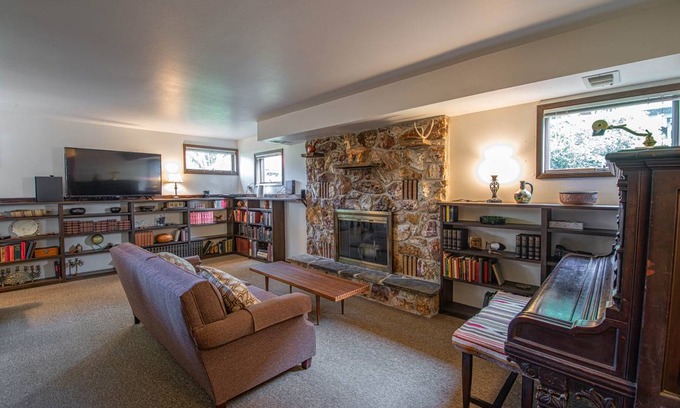 Sandpoint House | 204 m² House ∙ 3 bedrooms ∙ 8 guests