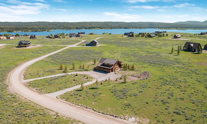 Island Park House | 208 m² House ∙ 3 bedrooms ∙ 10 guests