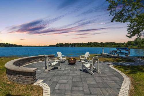 Portage Lakes House | 223 m² House ∙ 4 bedrooms ∙ 9 guests