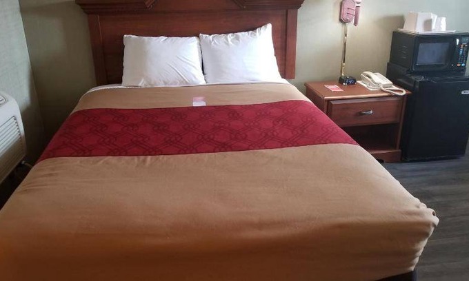 Newton Falls Hotel | 23 m² Motel ∙ 4 guests