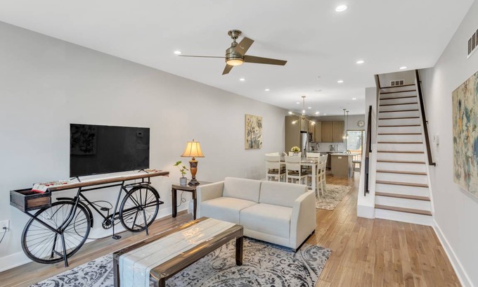 West Philadelphia House | 232 m² House ∙ 6 bedrooms ∙ 10 guests