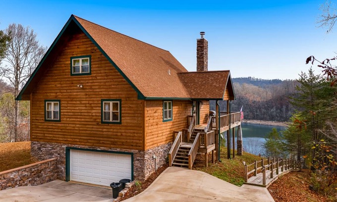 New Tazewell House | 247 m² House ∙ 3 bedrooms ∙ 12 guests