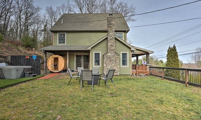 Paupack House | 248 m² House ∙ 4 bedrooms ∙ 12 guests