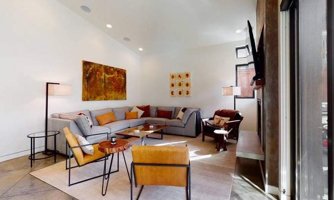 Warm Springs House | 253 m² House ∙ 4 bedrooms ∙ 10 guests