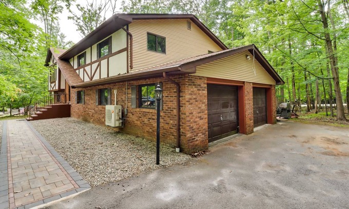 East Stroudsburg House | 269 m² House ∙ 5 bedrooms ∙ 12 guests