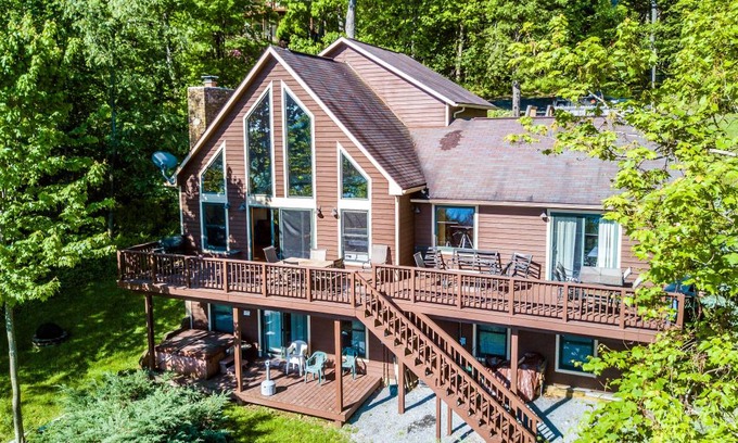 Mountainside House | 278 m² House ∙ 5 bedrooms ∙ 14 guests