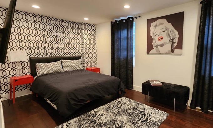 Fishtown House | #28 NEW Stilish Room + TV in Fishtown