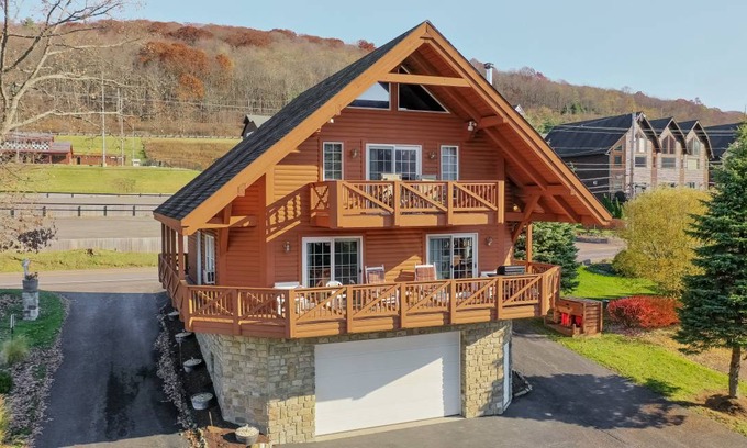 McHenry House | 280 m² House ∙ 3 bedrooms ∙ 8 guests