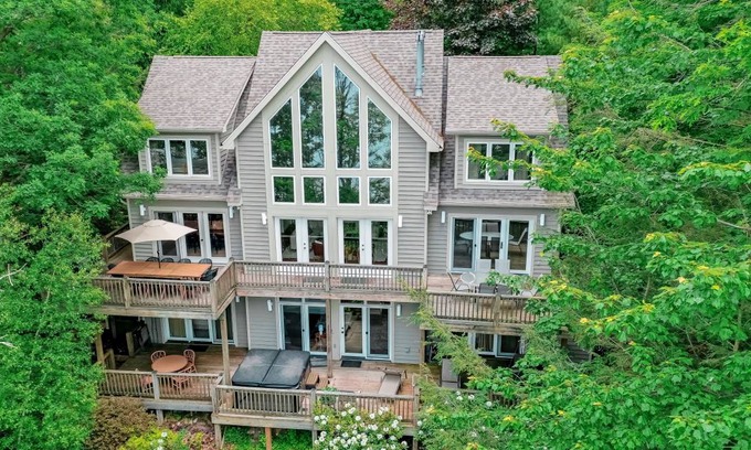 Oakland House | 282 m² House ∙ 6 bedrooms ∙ 16 guests