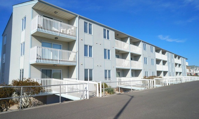 Sea Isle City Condo | 3 Bedroom 2 Bath Sleeps 8 Beachfront Condo Bookings are not confirmed until fully executed lease is received with Owner approval. CHECK IN TIMES VARY/CHECK YOUR LEASE