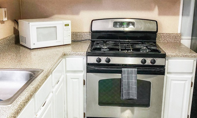 Graduate Hospital Apartment | 3 Bedroom Apt at South Philly
