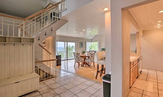East Walnut HIlls Ski Chalet | 3-Bedroom Chalet with Fantastic River View