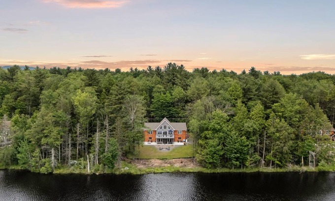 Blakeslee House | 325 m² House ∙ 7 bedrooms ∙ 16 guests