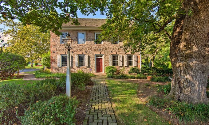 Ephrata House | 350 m² House ∙ 4 bedrooms ∙ 8 guests