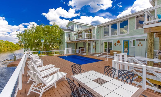 Sandbridge House | 369 m² House ∙ 7 bedrooms ∙ 16 guests