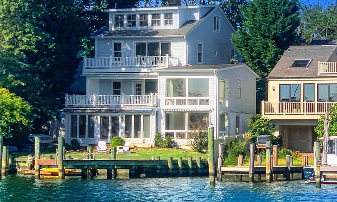 Historic District House | 387 m² House ∙ 4 bedrooms ∙ 10 guests