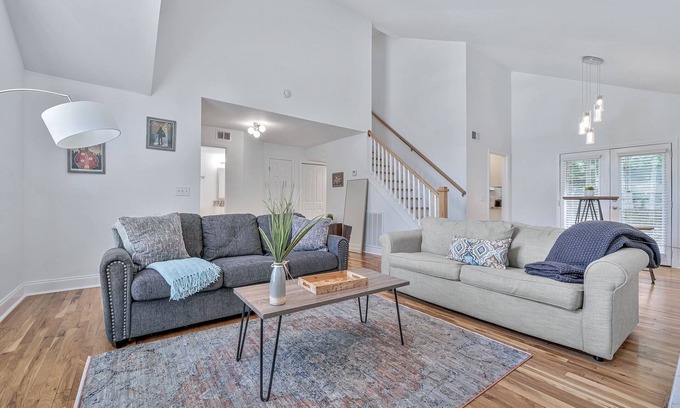 Antioch House | 3minAirport ♥ 10minDowntown ♥ FreeParking 3BD2.5BA