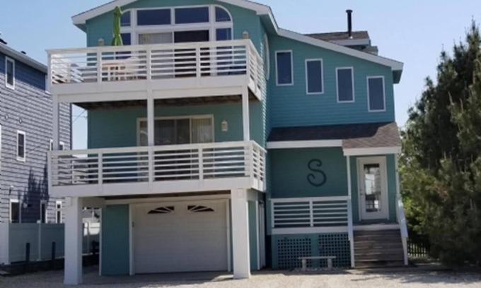 Beach Haven House | 4 bedroom accommodation in Harvey Cedars