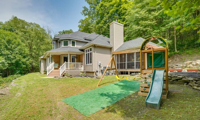 East Stroudsburg House | 422 m² House ∙ 4 bedrooms ∙ 8 guests