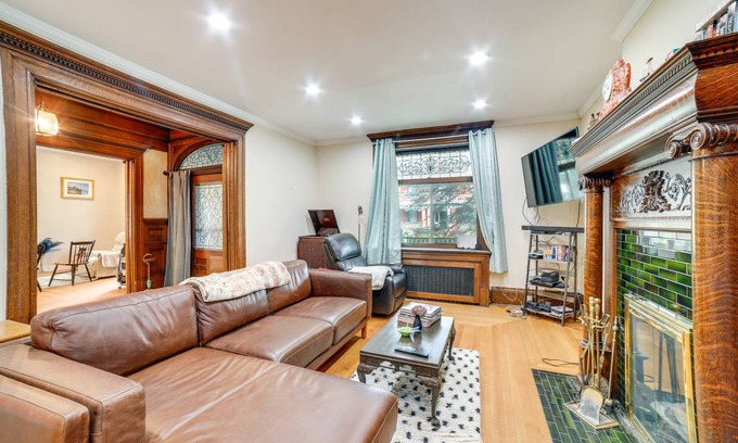 Wilkinsburg House | 432 m² House ∙ 3 bedrooms ∙ 6 guests