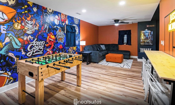 Hamilton House | 4BR, Home Theater, near Spooky Nook Sports Complex