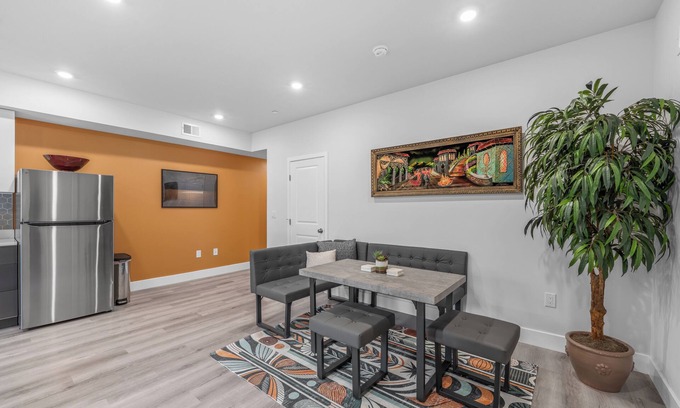 Center City Apartment | 5 Bedroom, 4.5 Bath, Pool Table, Garage!