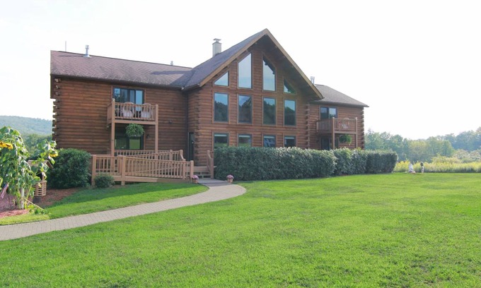 Aquashicola House | 557 m² House ∙ 9 bedrooms ∙ 23 guests