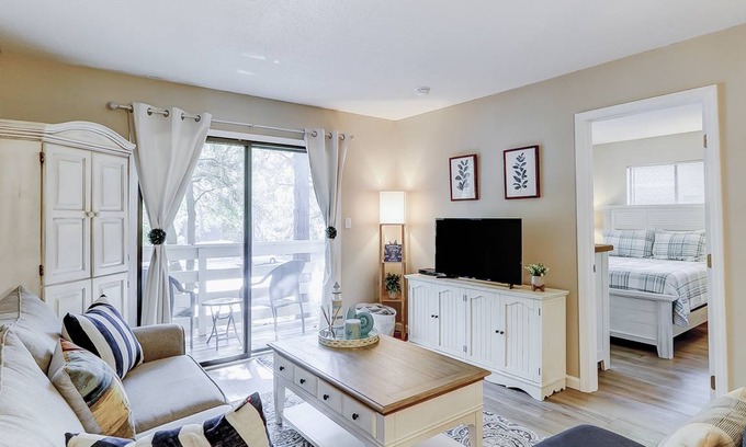 Folly Field Condo | 70 m² Condo ∙ 2 bedrooms ∙ 7 guests