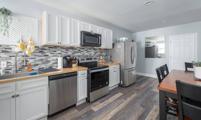 Downtown Baltimore Apartment | 74 m² Apartment ∙ 2 bedrooms ∙ 4 guests