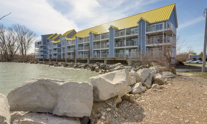 Put-in-Bay Apartment | 74 m² Apartment ∙ 2 bedrooms ∙ 7 guests