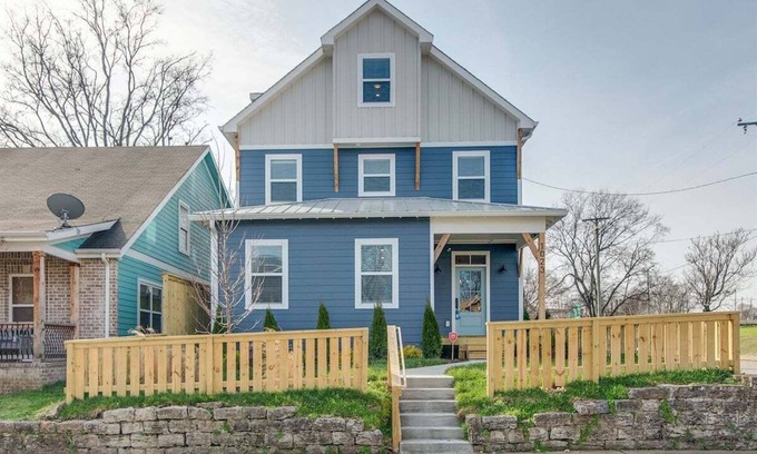 Hope Gardens House | 8 bedrooms! Great location! Brand new! Sleeps 24!
