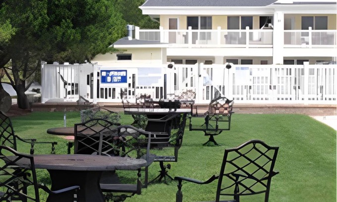 Village Green Hotel | 83 m² Motel ∙ 127 guests