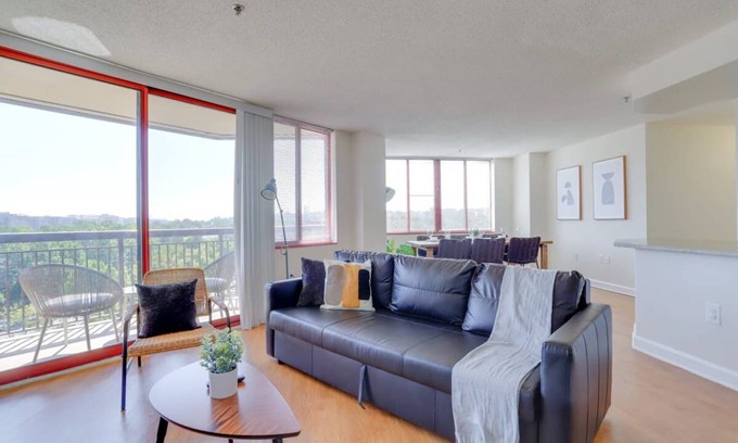 Pentagon City Apartment | 90 m² Apartment ∙ 2 bedrooms ∙ 6 guests
