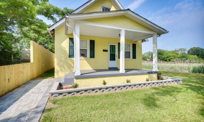 Newport News Cottage | 91 m² Cabin ∙ 2 bedrooms ∙ 4 guests