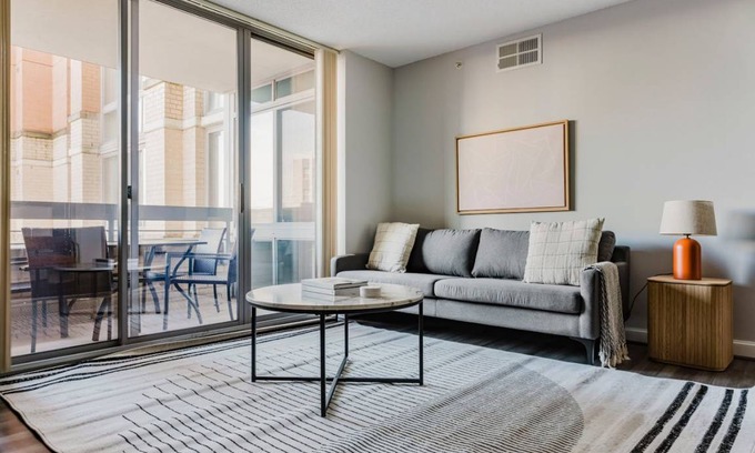 Woodmont Triangle Apartment | 97 m² Apartment ∙ 2 bedrooms ∙ 4 guests